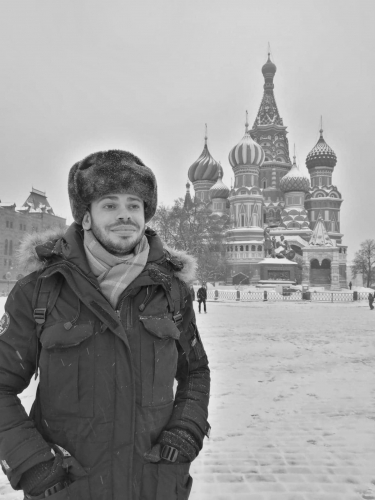 Jérôme Forêt devant la Cathédrale Saint-Basile-le-Bienheureux, à Moscou.